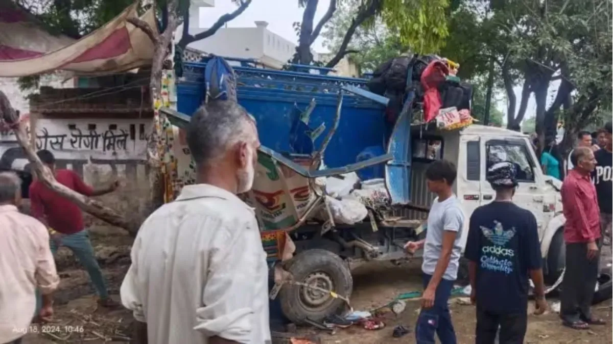 bulandshahr-accident-eight-killed-21-injured-after-collision-between-pickup-truck-and-private-bus